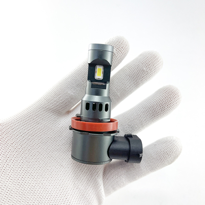 A ampola H7 do diodo emissor de luz do carro H4 H11 Csp H4 conduziu o auto farol